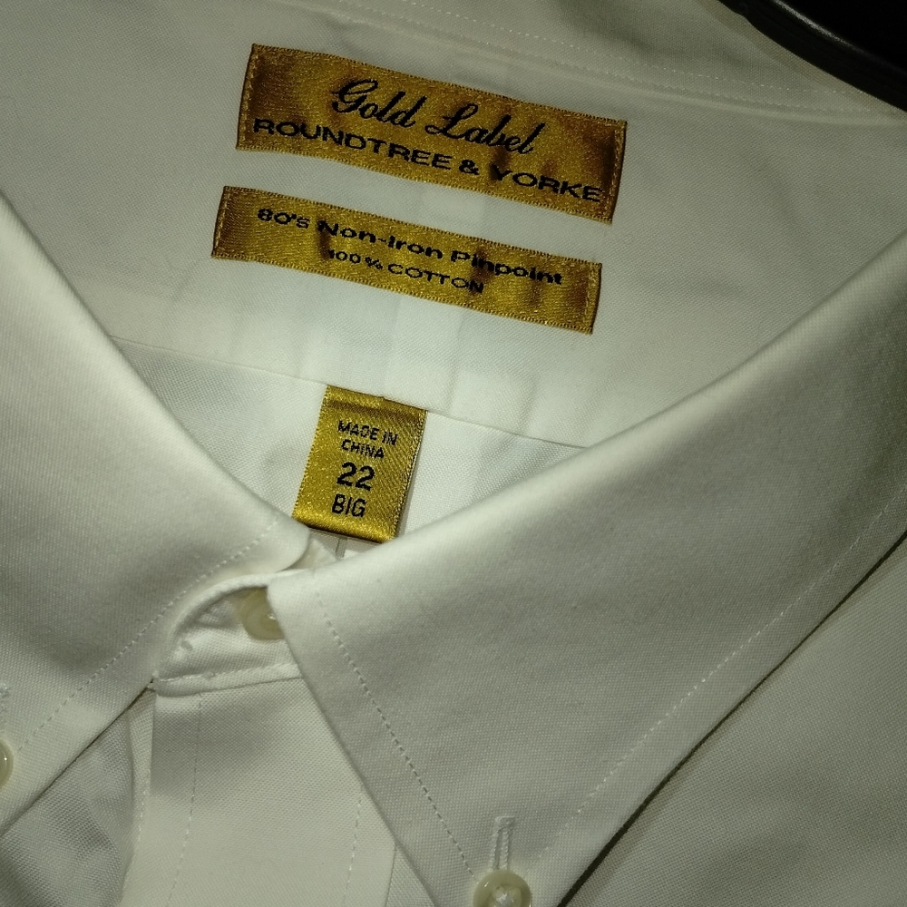 A nwot men's roundtree n yorke Gold label white short sleeves button-down shirt